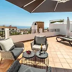Hermosa Casa Con Terraza E Increibles Vistas Al Mar Y La Montana