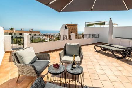 Hébergement de vacances Hermosa Casa Con Terraza E Increibles Vistas Al Mar Y La Montana *